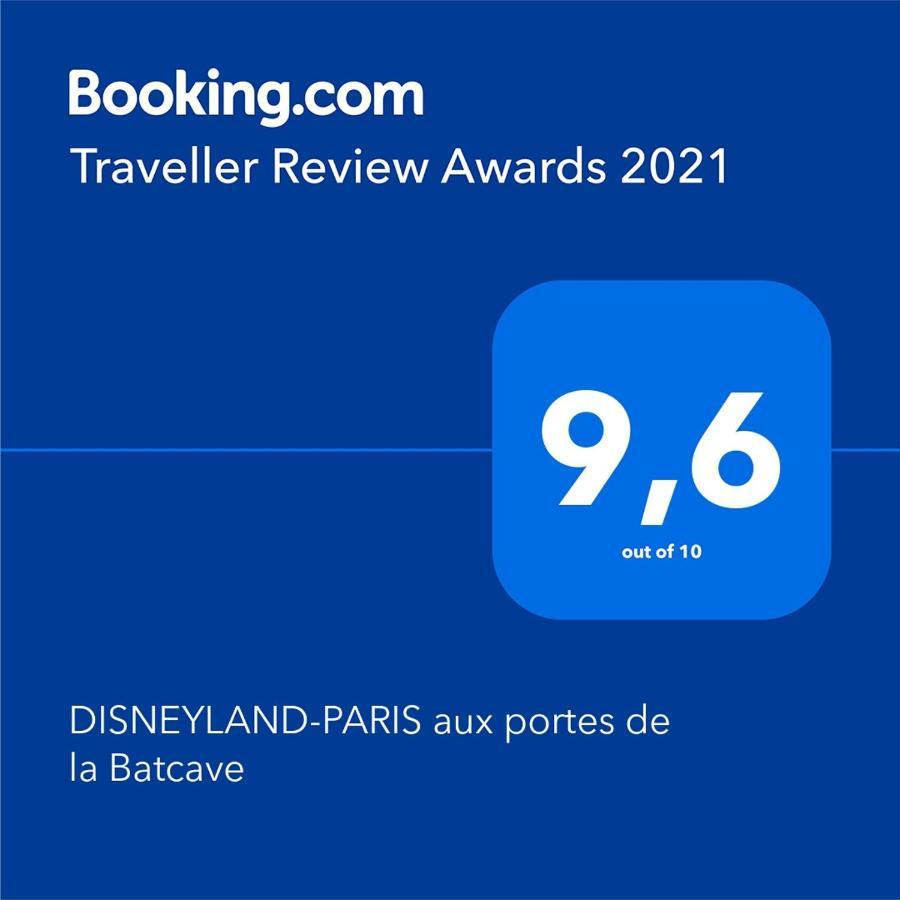 DISNEYLAND-PARIS aux portes de la Batcave Bussy-Saint-Georges Extérieur photo